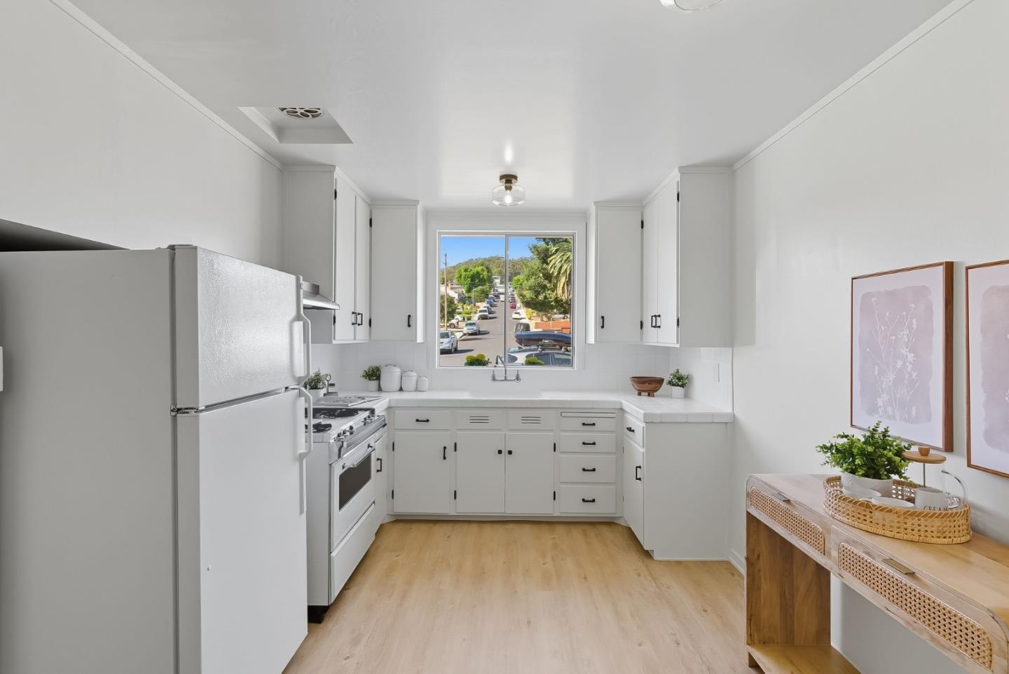 Detail Gallery Image 13 of 29 For 752 Cherry Ave, San Bruno,  CA 94066 - 3 Beds | 1 Baths