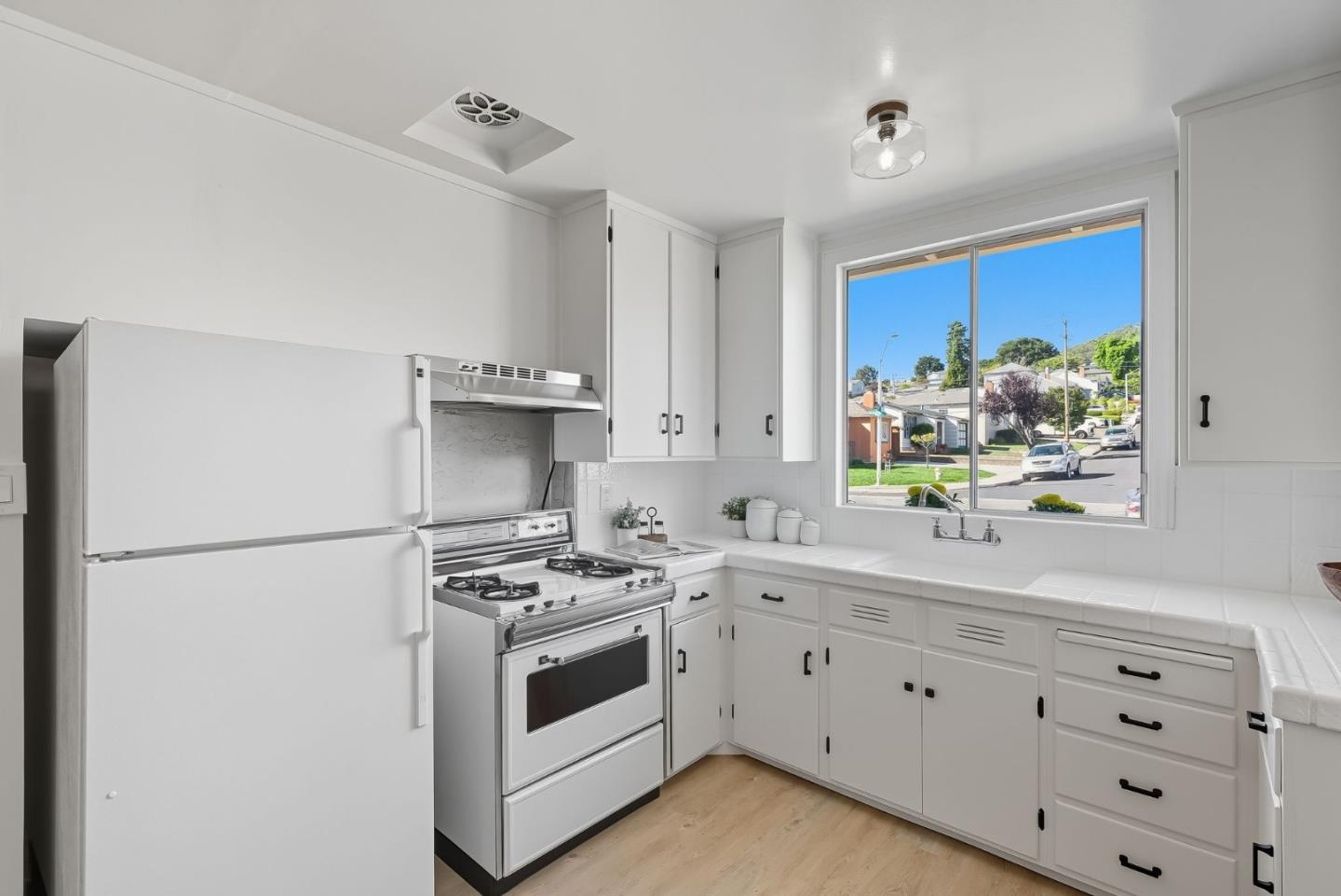 Detail Gallery Image 14 of 29 For 752 Cherry Ave, San Bruno,  CA 94066 - 3 Beds | 1 Baths