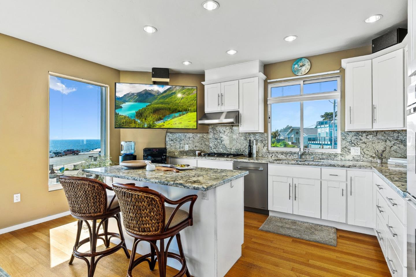 Detail Gallery Image 9 of 50 For 890 West Cliff Dr #8,  Santa Cruz,  CA 95060 - 2 Beds | 2 Baths