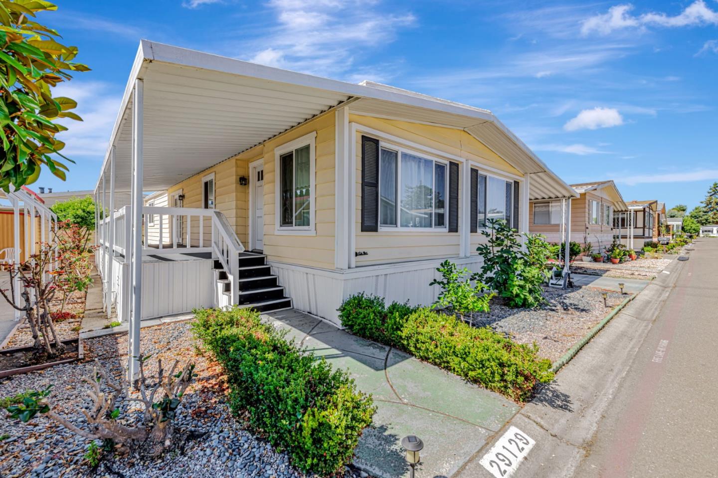 Detail Gallery Image 2 of 37 For 29129 Verdi Rd #29129,  Hayward,  CA 94544 - 2 Beds | 2 Baths