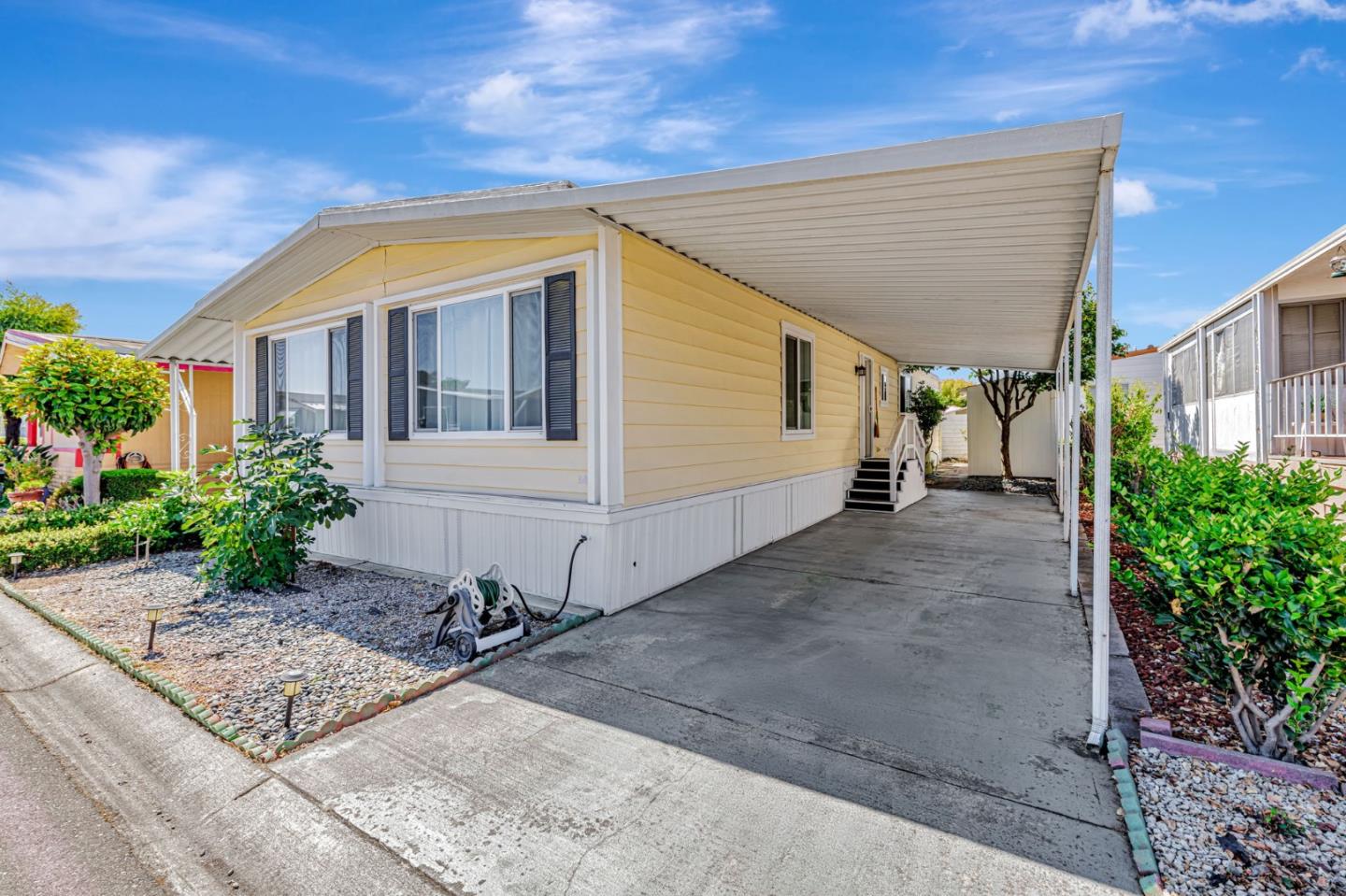 Detail Gallery Image 3 of 37 For 29129 Verdi Rd #29129,  Hayward,  CA 94544 - 2 Beds | 2 Baths