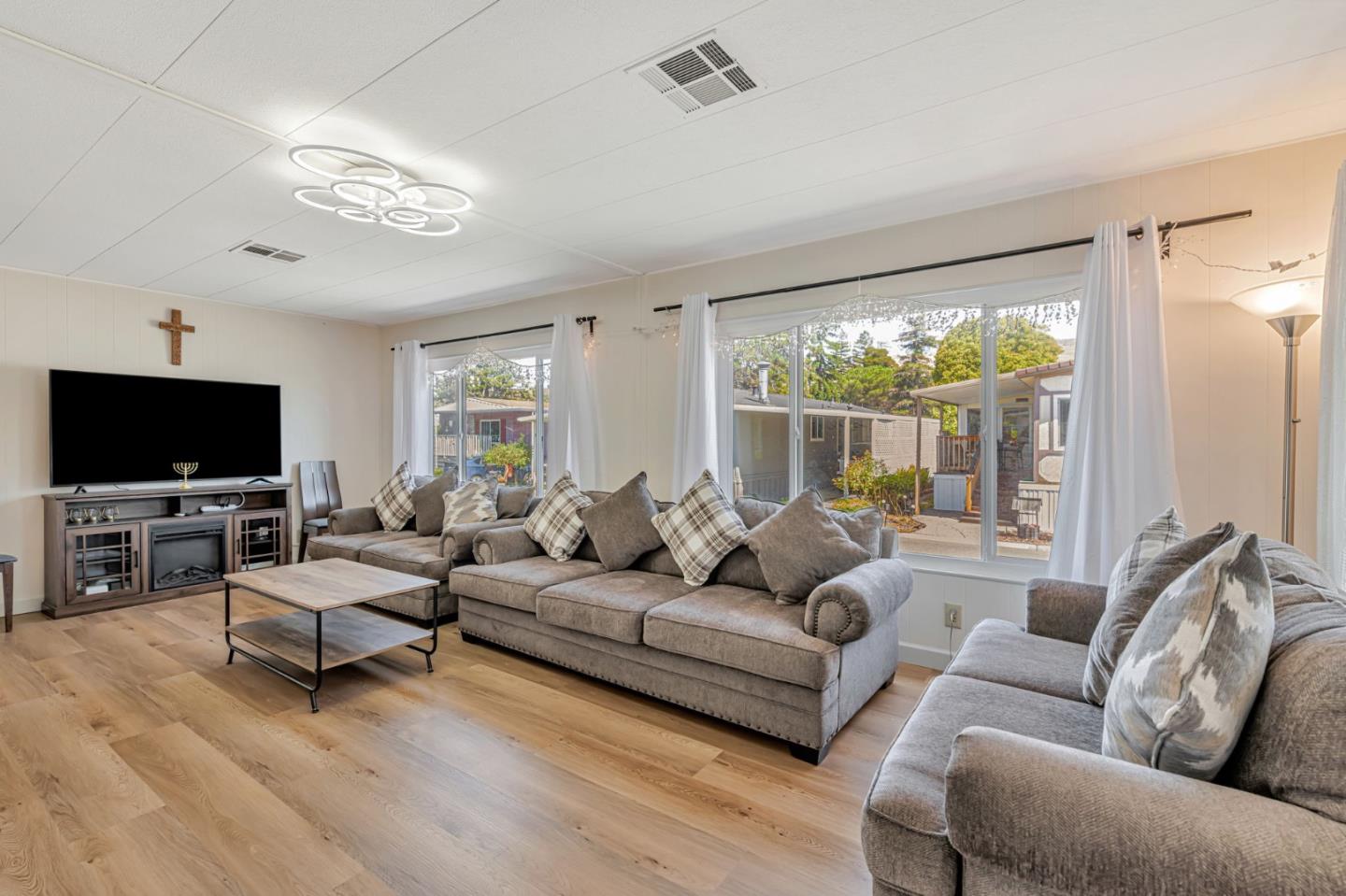 Detail Gallery Image 4 of 37 For 29129 Verdi Rd #29129,  Hayward,  CA 94544 - 2 Beds | 2 Baths
