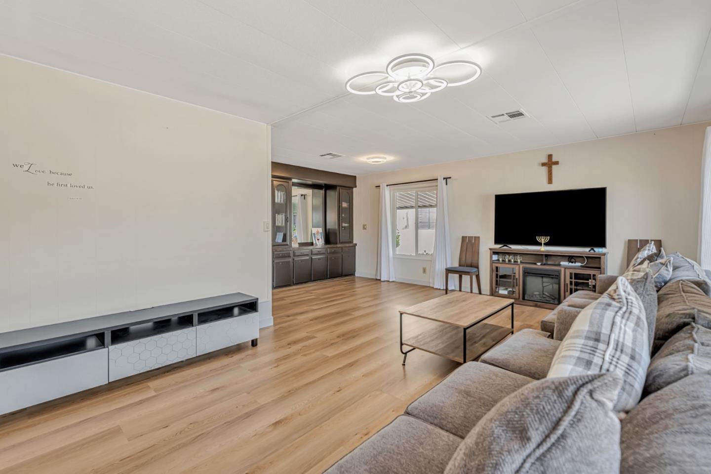 Detail Gallery Image 5 of 37 For 29129 Verdi Rd #29129,  Hayward,  CA 94544 - 2 Beds | 2 Baths