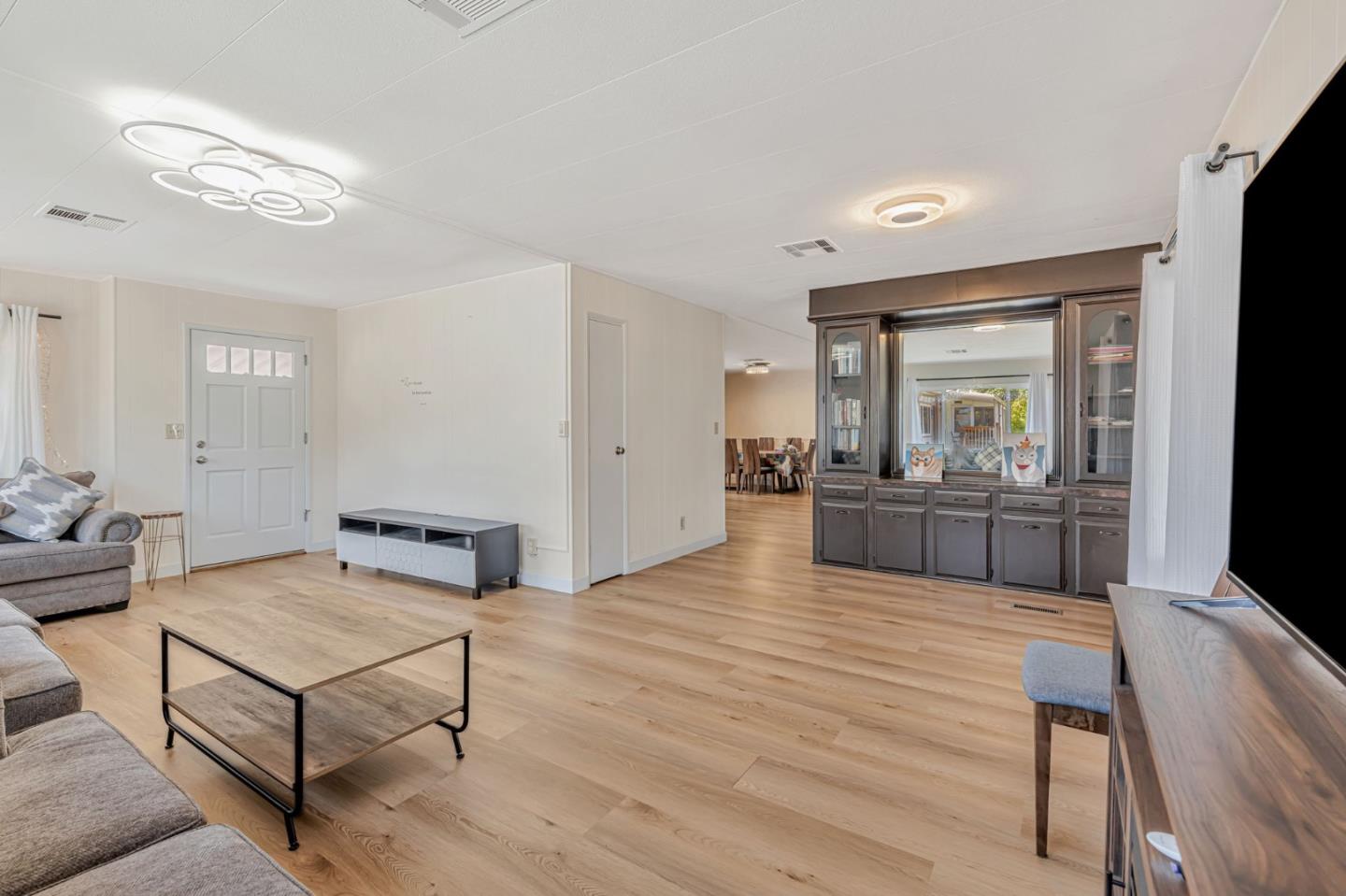 Detail Gallery Image 6 of 37 For 29129 Verdi Rd #29129,  Hayward,  CA 94544 - 2 Beds | 2 Baths