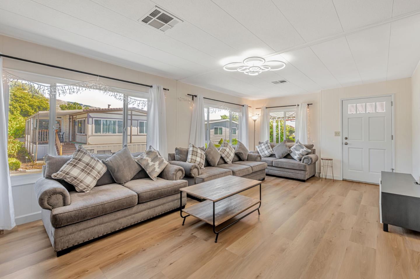 Detail Gallery Image 7 of 37 For 29129 Verdi Rd #29129,  Hayward,  CA 94544 - 2 Beds | 2 Baths