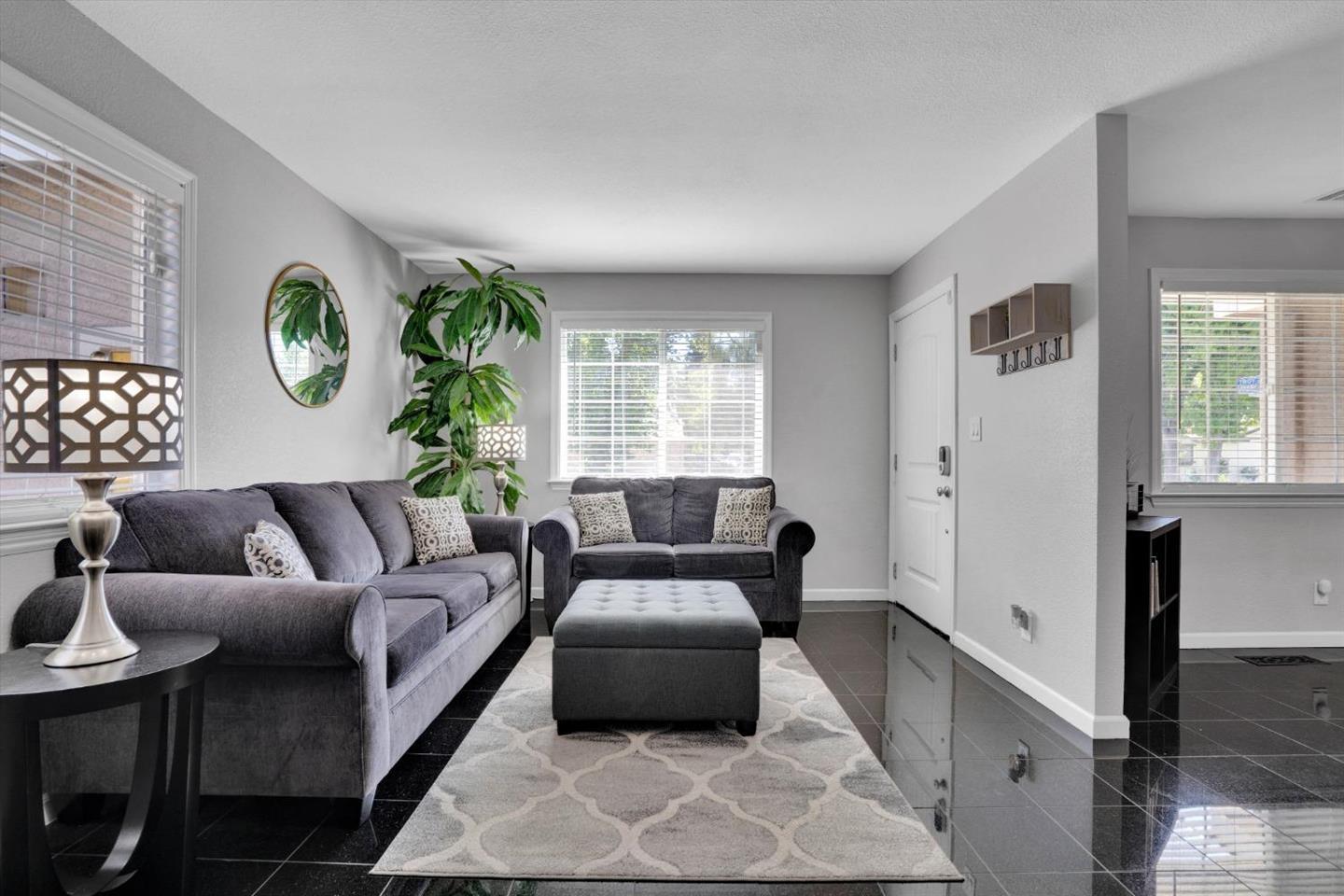 Detail Gallery Image 3 of 17 For 2417 Andre Ln, Turlock,  CA 95382 - 3 Beds | 2 Baths