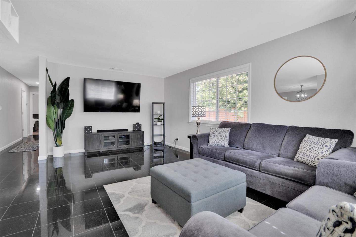 Detail Gallery Image 4 of 17 For 2417 Andre Ln, Turlock,  CA 95382 - 3 Beds | 2 Baths