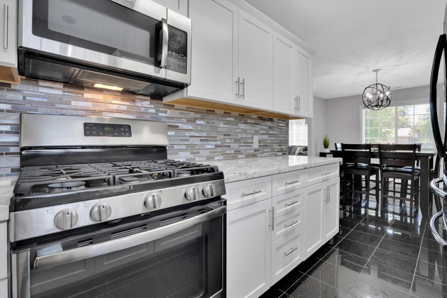 Detail Gallery Image 7 of 17 For 2417 Andre Ln, Turlock,  CA 95382 - 3 Beds | 2 Baths