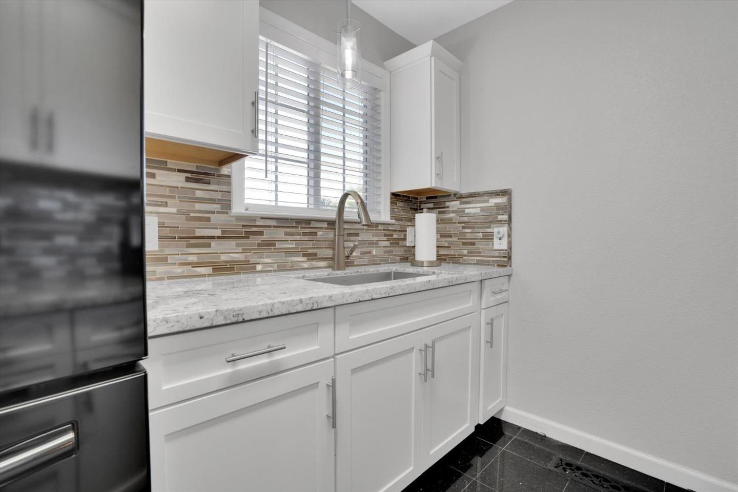 Detail Gallery Image 8 of 17 For 2417 Andre Ln, Turlock,  CA 95382 - 3 Beds | 2 Baths