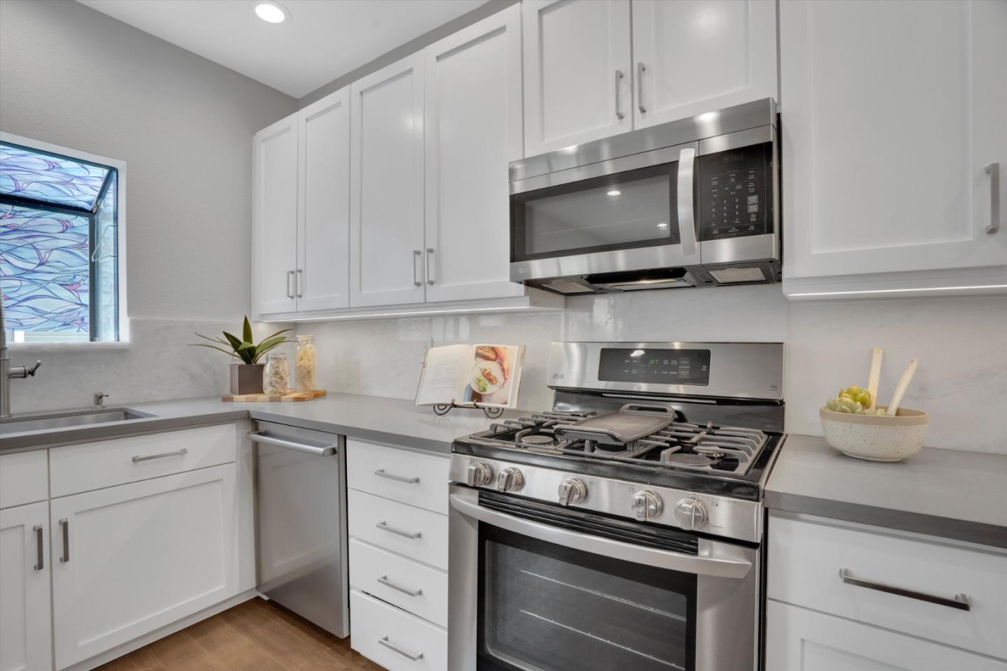 Detail Gallery Image 11 of 40 For 7625 Mission St, Daly City,  CA 94014 - 3 Beds | 2/1 Baths