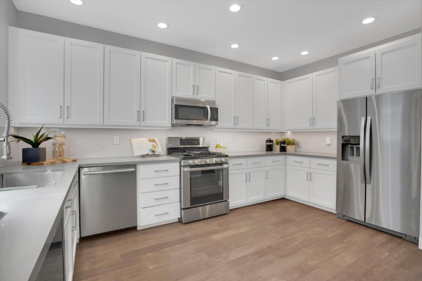 Detail Gallery Image 8 of 40 For 7625 Mission St, Daly City,  CA 94014 - 3 Beds | 2/1 Baths