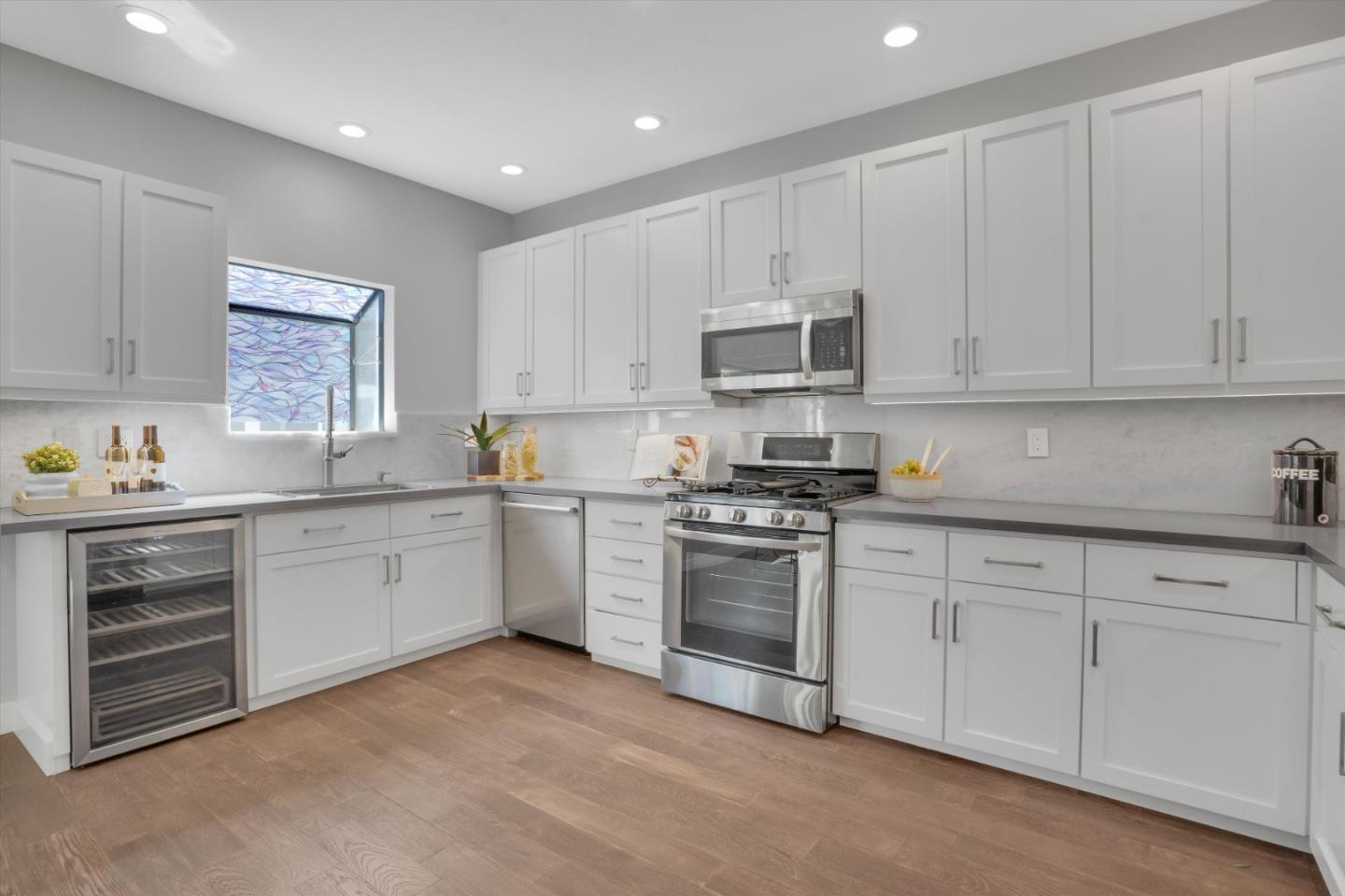 Detail Gallery Image 9 of 40 For 7625 Mission St, Daly City,  CA 94014 - 3 Beds | 2/1 Baths
