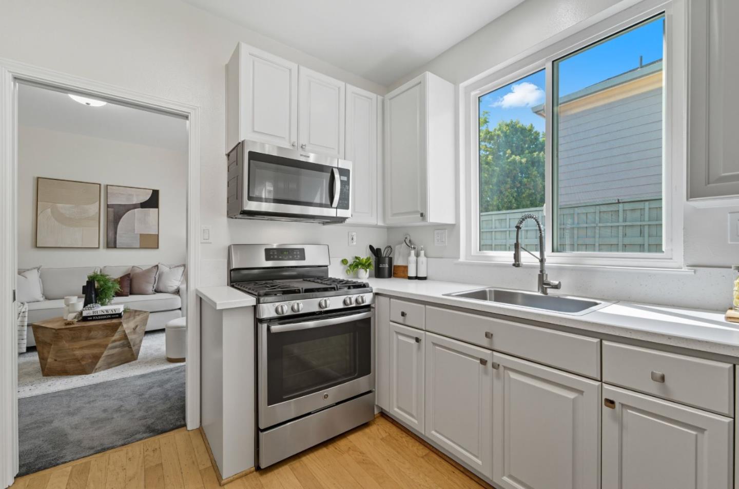 Detail Gallery Image 9 of 29 For 6055 Fairhope Pl, San Jose,  CA 95123 - 3 Beds | 2/1 Baths