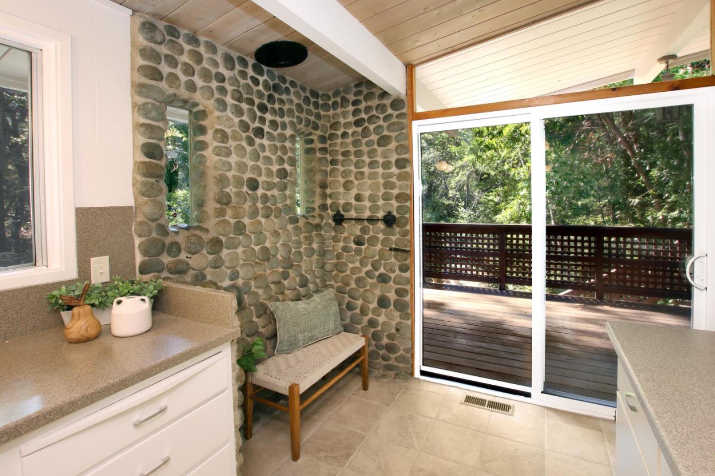 Detail Gallery Image 18 of 37 For 15715 Forest Hill Dr, Boulder Creek,  CA 95006 - 2 Beds | 2 Baths