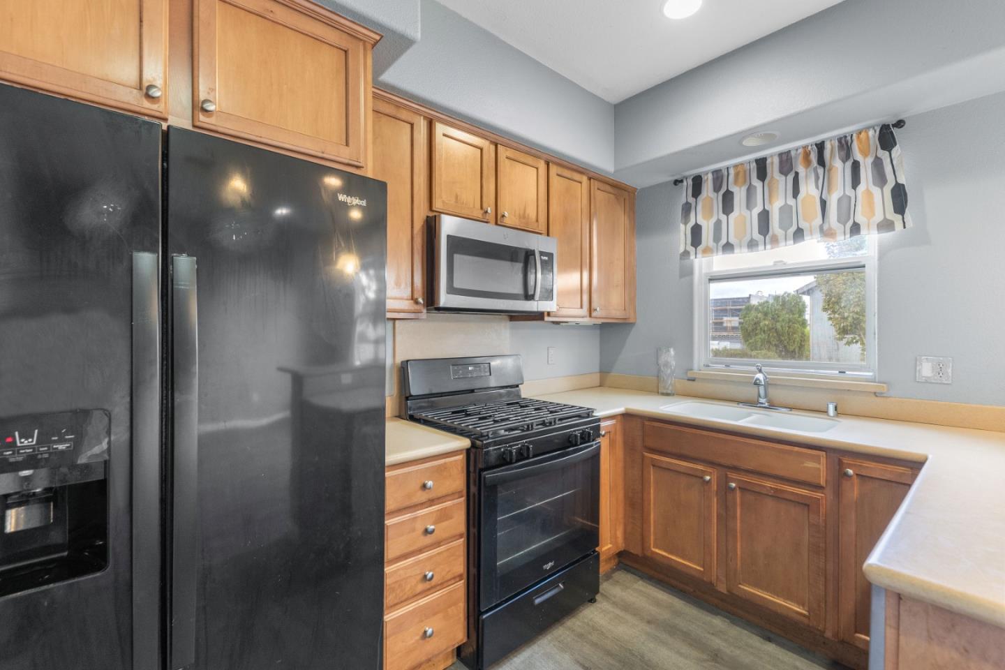 Detail Gallery Image 17 of 64 For 2872 10th St, San Pablo,  CA 94806 - 3 Beds | 2/1 Baths