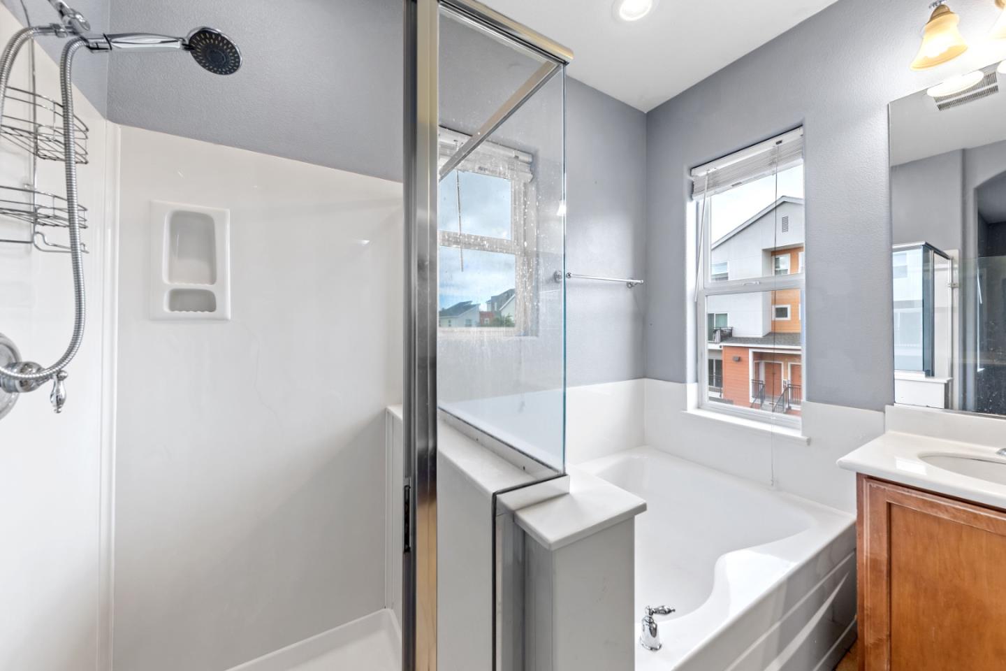 Detail Gallery Image 33 of 64 For 2872 10th St, San Pablo,  CA 94806 - 3 Beds | 2/1 Baths