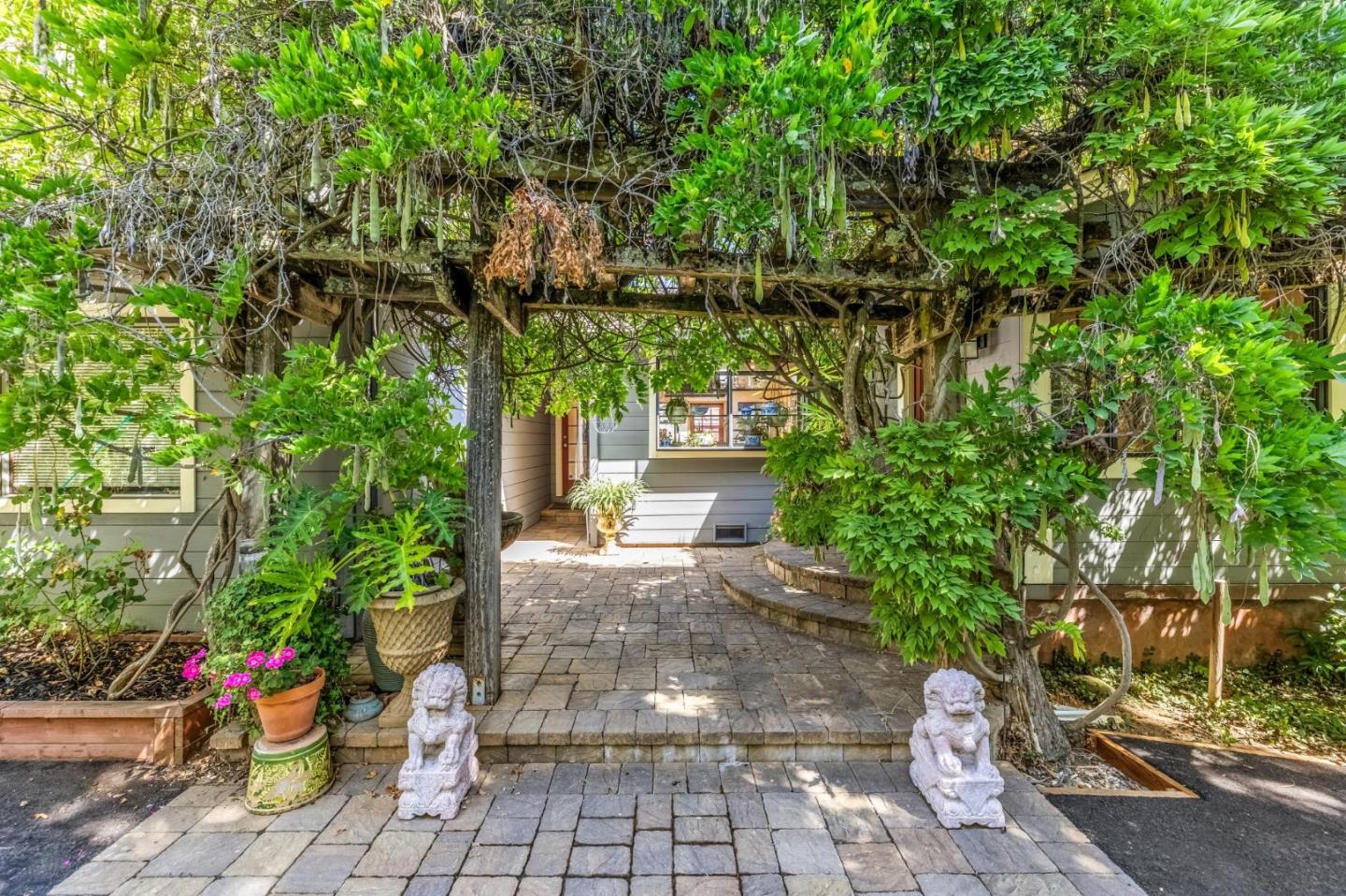 Detail Gallery Image 2 of 48 For 1211 Canada Rd, Woodside,  CA 94062 - 3 Beds | 2 Baths