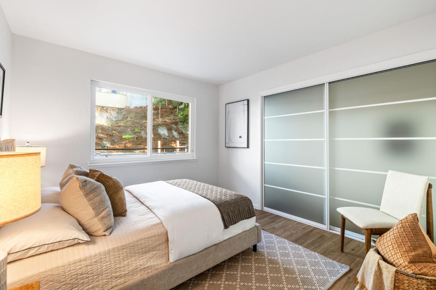 Detail Gallery Image 15 of 38 For 162 Coronado Ave, San Carlos,  CA 94070 - 5 Beds | 3 Baths