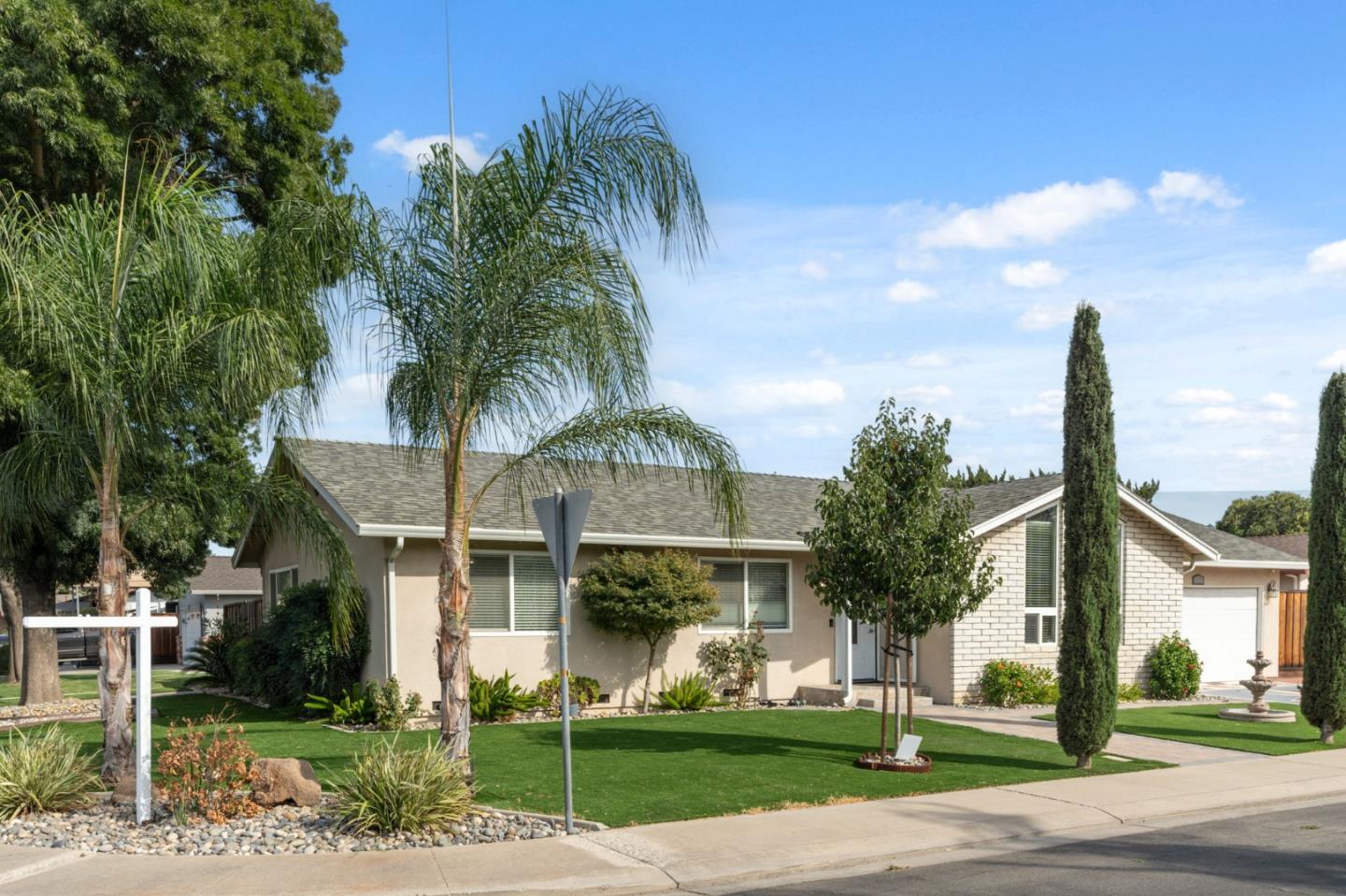 Detail Gallery Image 2 of 28 For 1316 Ginnywood Ct, Modesto,  CA 95355 - 3 Beds | 2 Baths