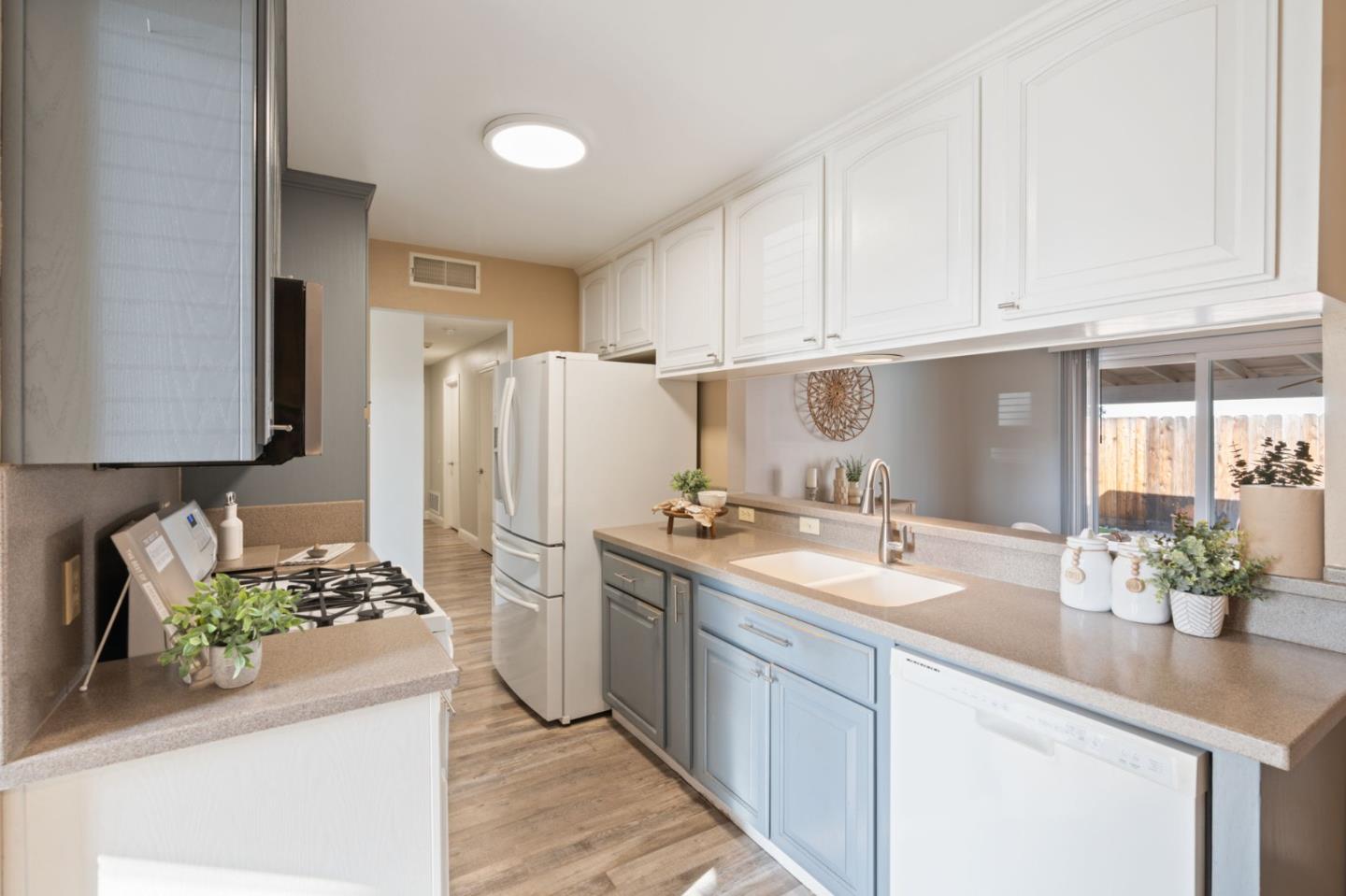 Detail Gallery Image 7 of 28 For 1316 Ginnywood Ct, Modesto,  CA 95355 - 3 Beds | 2 Baths
