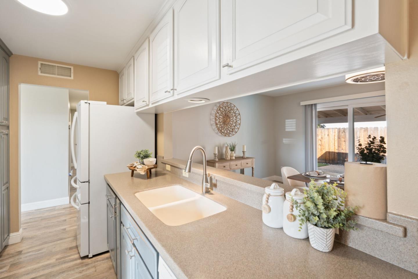 Detail Gallery Image 8 of 28 For 1316 Ginnywood Ct, Modesto,  CA 95355 - 3 Beds | 2 Baths