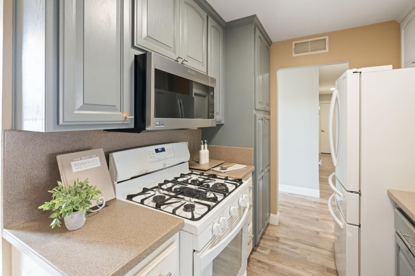 Detail Gallery Image 9 of 28 For 1316 Ginnywood Ct, Modesto,  CA 95355 - 3 Beds | 2 Baths
