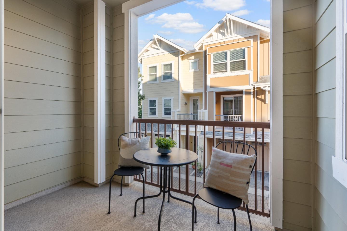 Detail Gallery Image 19 of 56 For 104 N Hummingbird Ln, San Mateo,  CA 94402 - 2 Beds | 2/1 Baths