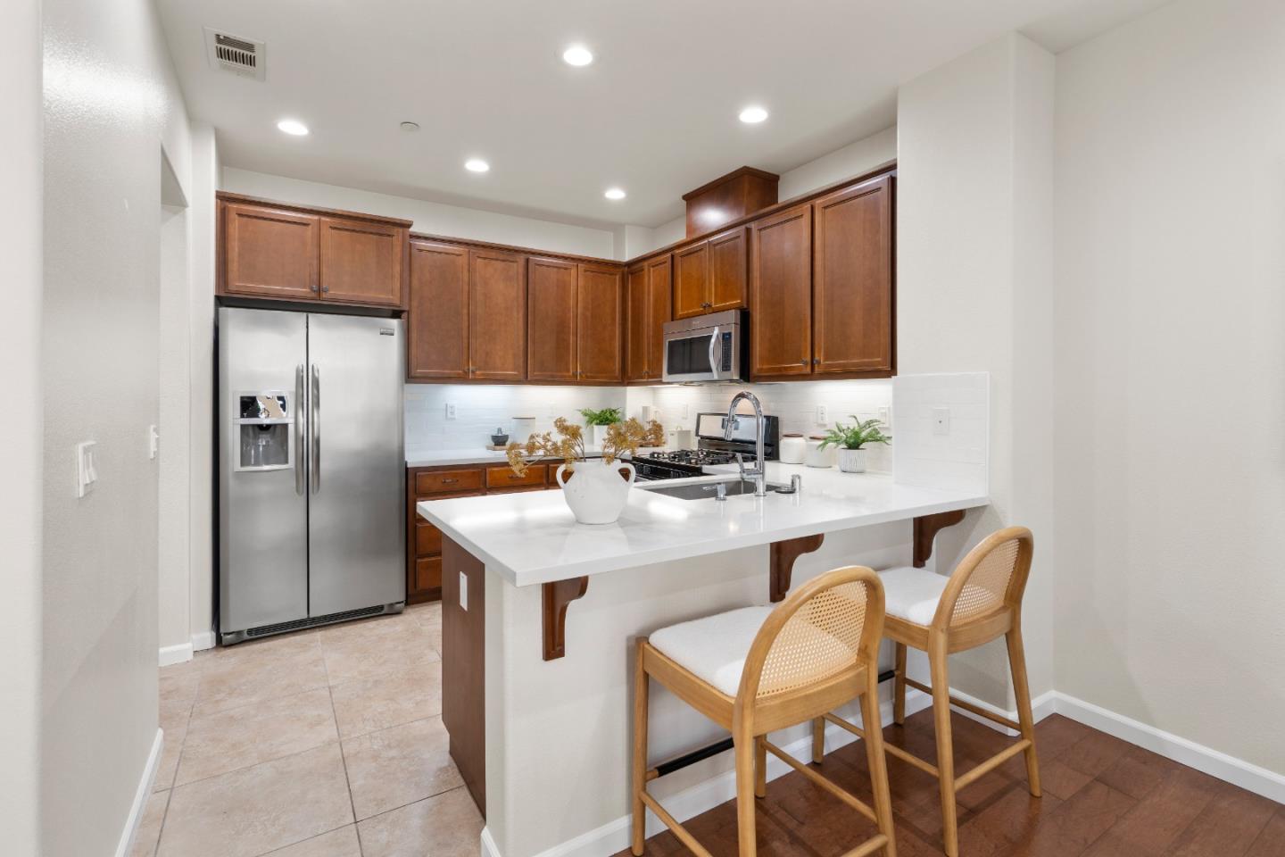 Detail Gallery Image 20 of 56 For 104 N Hummingbird Ln, San Mateo,  CA 94402 - 2 Beds | 2/1 Baths