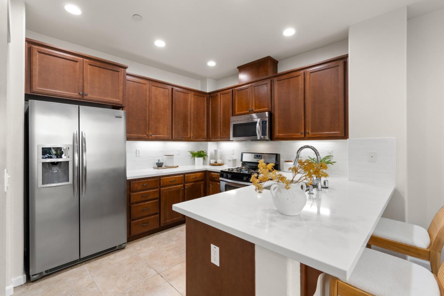 Detail Gallery Image 21 of 56 For 104 N Hummingbird Ln, San Mateo,  CA 94402 - 2 Beds | 2/1 Baths