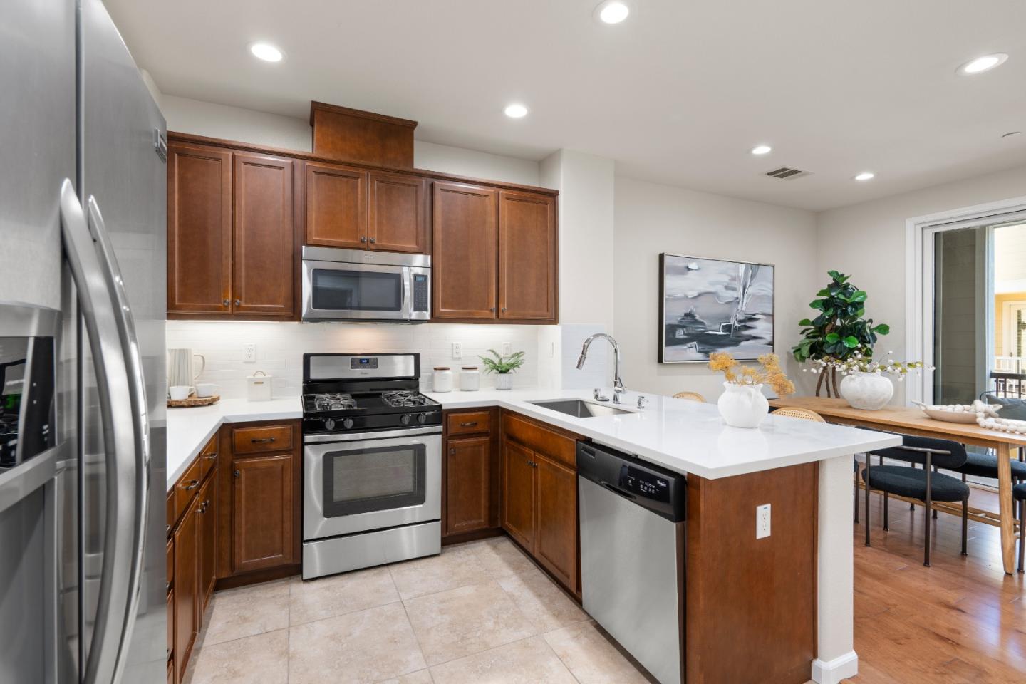 Detail Gallery Image 24 of 56 For 104 N Hummingbird Ln, San Mateo,  CA 94402 - 2 Beds | 2/1 Baths