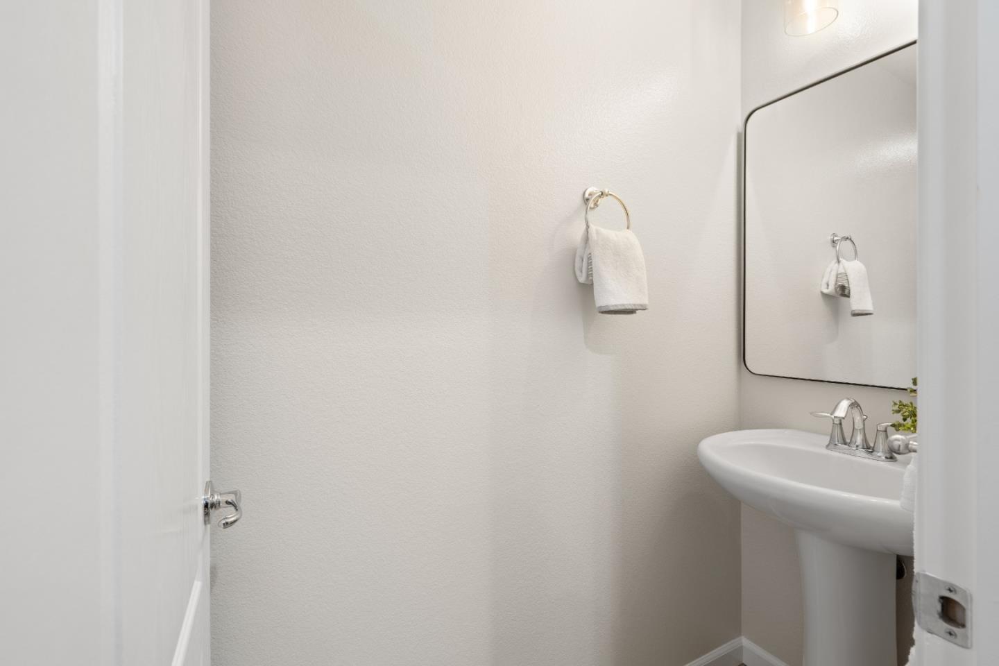 Detail Gallery Image 26 of 56 For 104 N Hummingbird Ln, San Mateo,  CA 94402 - 2 Beds | 2/1 Baths