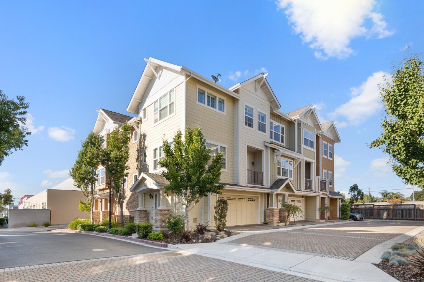 Detail Gallery Image 3 of 56 For 104 N Hummingbird Ln, San Mateo,  CA 94402 - 2 Beds | 2/1 Baths