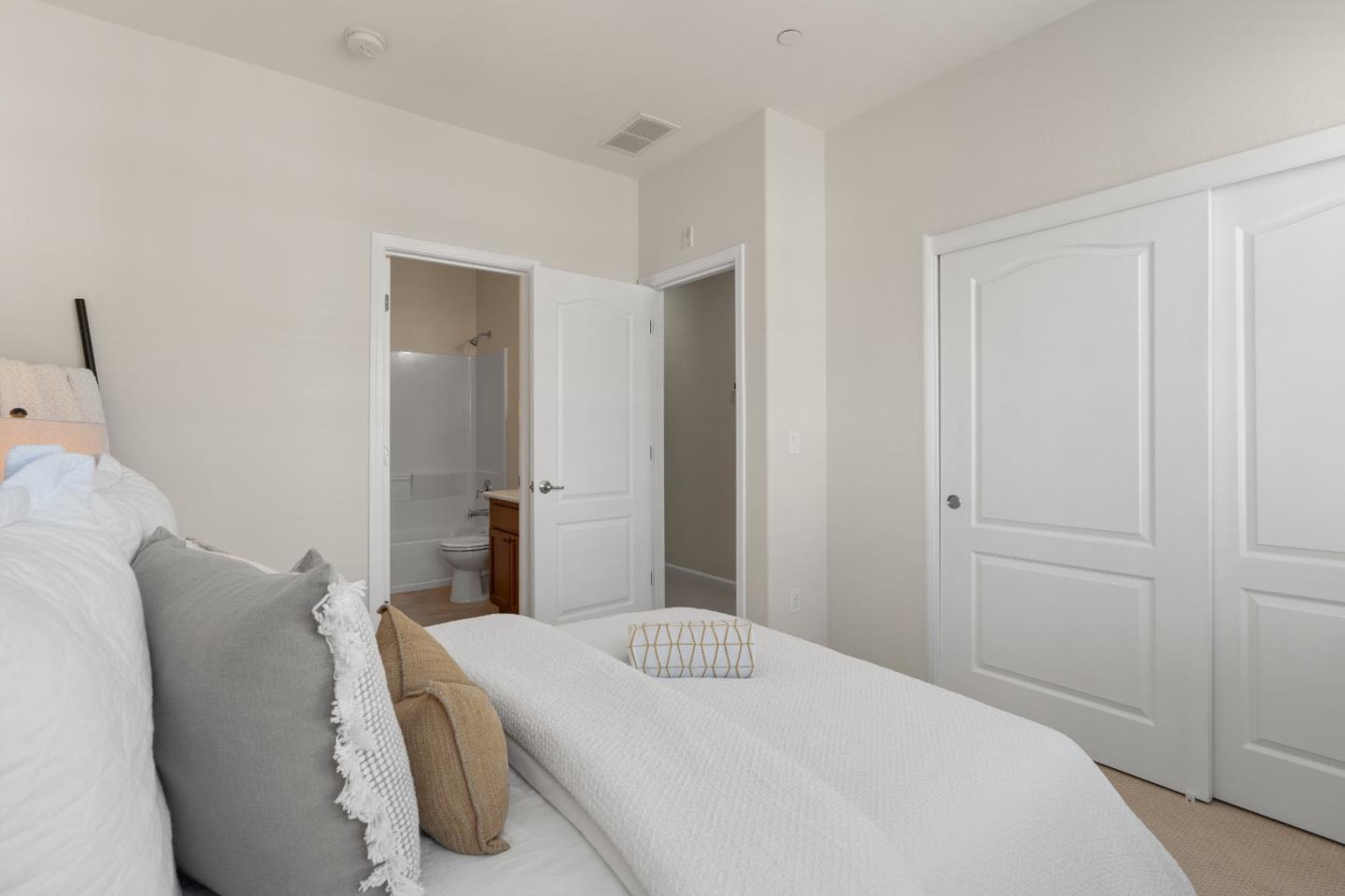 Detail Gallery Image 39 of 56 For 104 N Hummingbird Ln, San Mateo,  CA 94402 - 2 Beds | 2/1 Baths