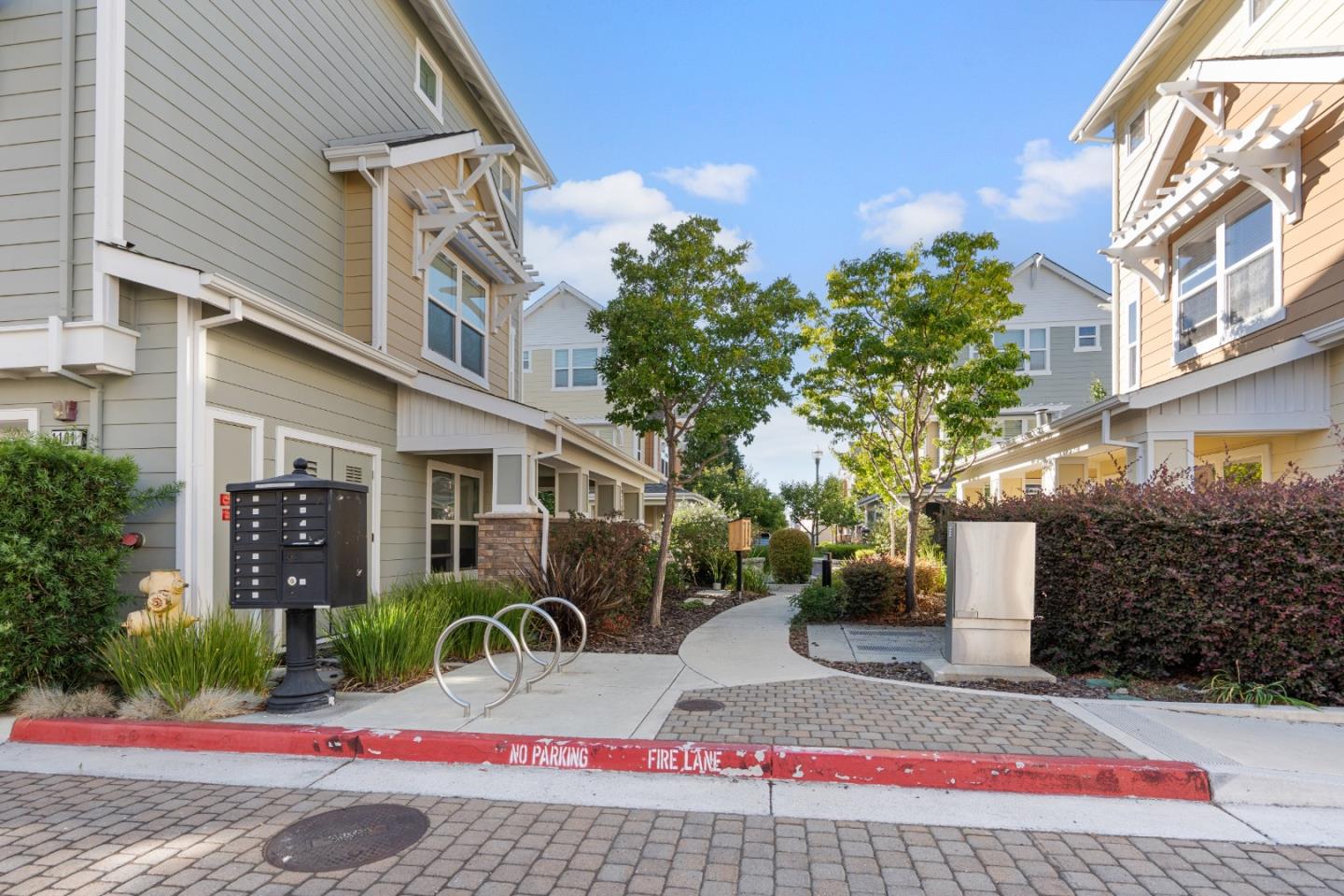 Detail Gallery Image 42 of 56 For 104 N Hummingbird Ln, San Mateo,  CA 94402 - 2 Beds | 2/1 Baths