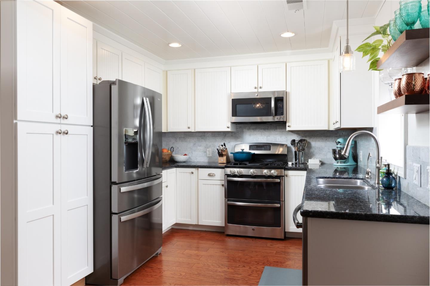 Detail Gallery Image 10 of 29 For 415 Hannon Ave, Monterey,  CA 93940 - 2 Beds | 2 Baths