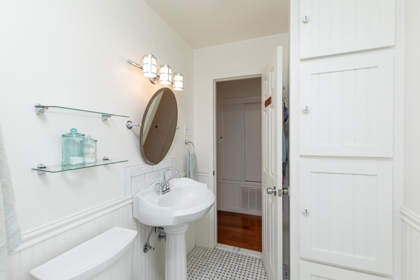 Detail Gallery Image 14 of 29 For 415 Hannon Ave, Monterey,  CA 93940 - 2 Beds | 2 Baths