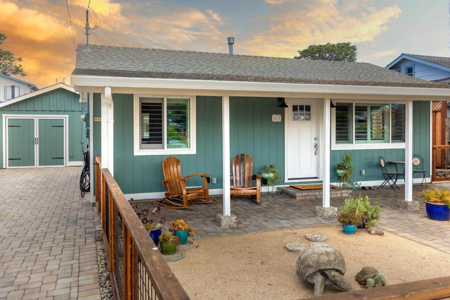 Detail Gallery Image 3 of 29 For 415 Hannon Ave, Monterey,  CA 93940 - 2 Beds | 2 Baths