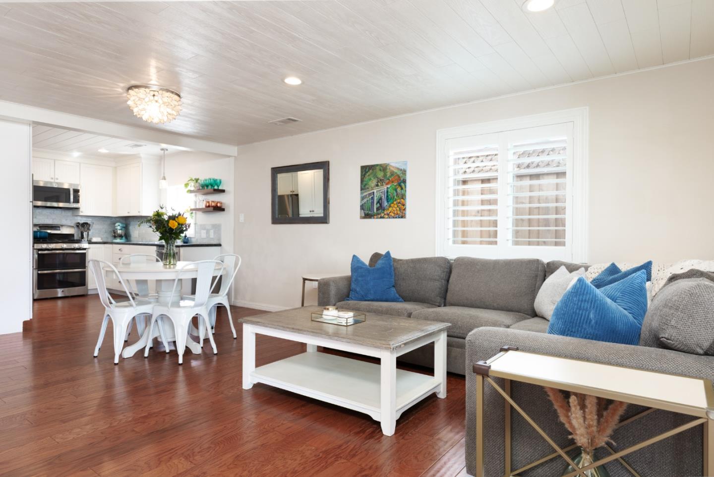 Detail Gallery Image 5 of 29 For 415 Hannon Ave, Monterey,  CA 93940 - 2 Beds | 2 Baths