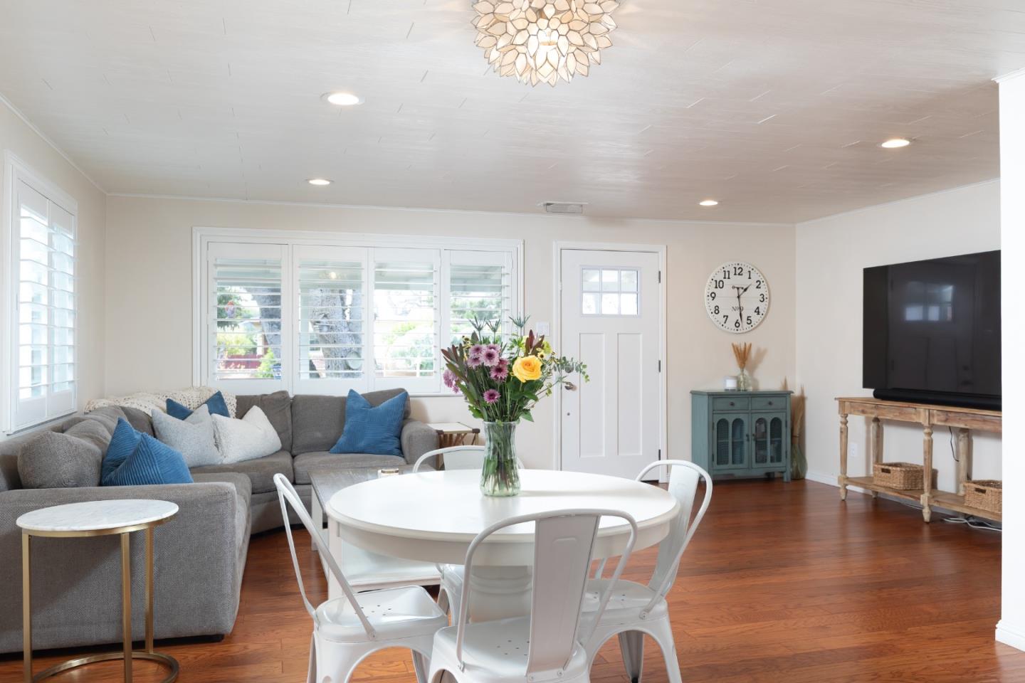 Detail Gallery Image 8 of 29 For 415 Hannon Ave, Monterey,  CA 93940 - 2 Beds | 2 Baths