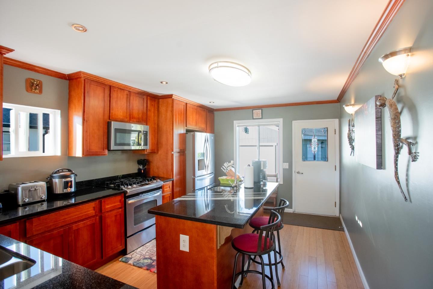 Detail Gallery Image 15 of 39 For 616 Mayfair Ave, South San Francisco,  CA 94080 - 3 Beds | 1 Baths