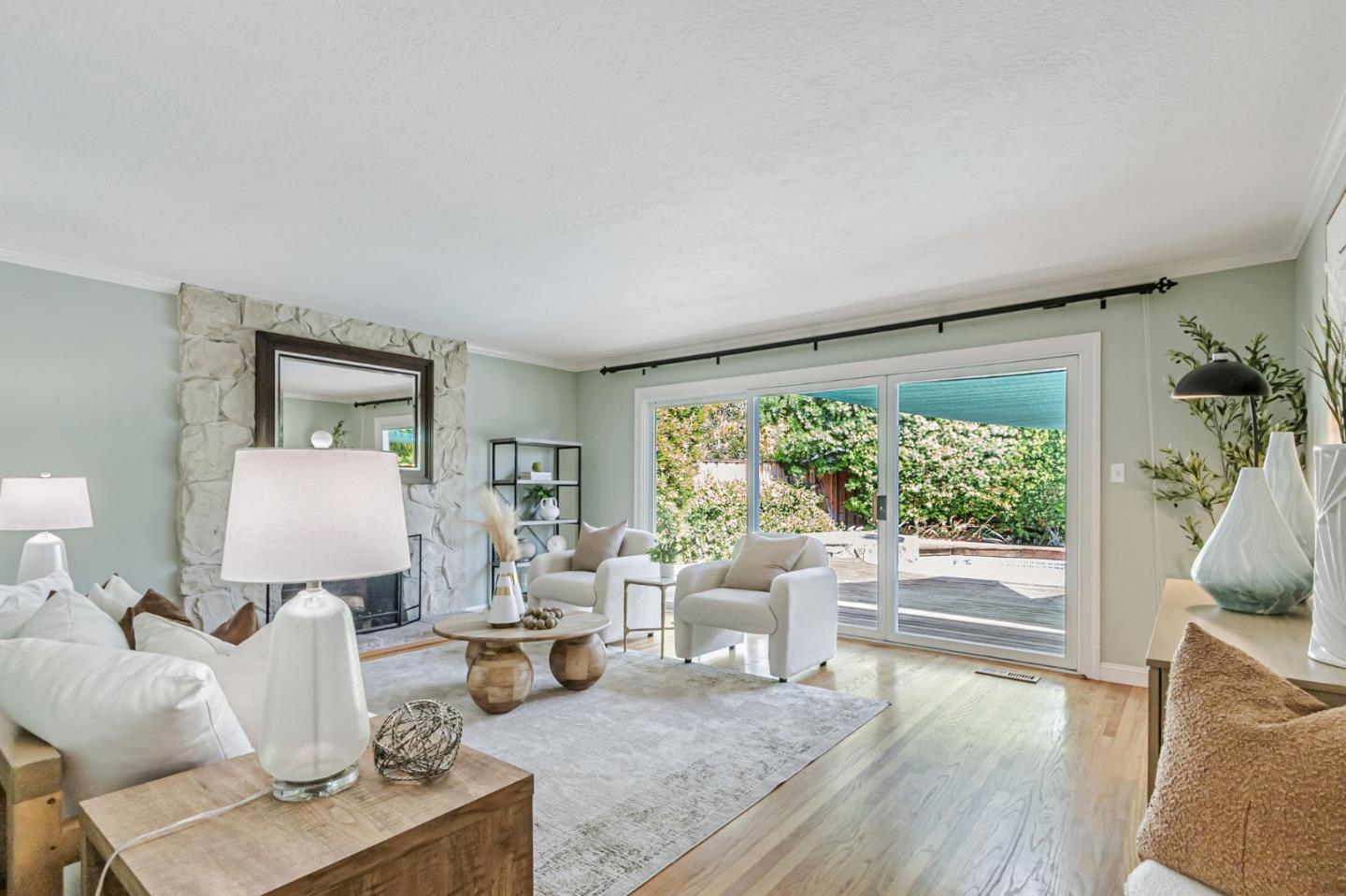 Detail Gallery Image 11 of 48 For 1402 Bedford Ave, Sunnyvale,  CA 94087 - 4 Beds | 3 Baths