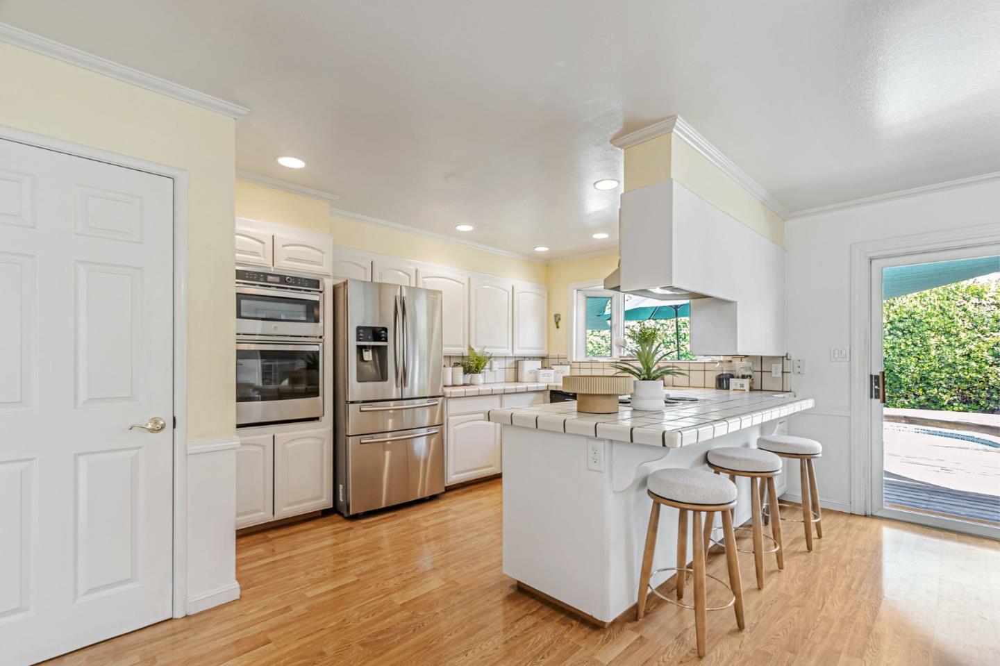 Detail Gallery Image 20 of 48 For 1402 Bedford Ave, Sunnyvale,  CA 94087 - 4 Beds | 3 Baths
