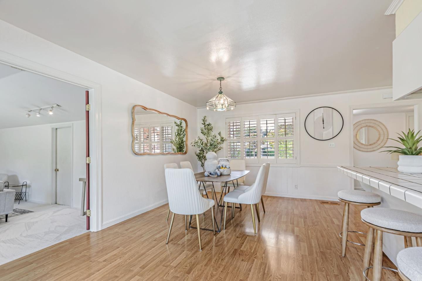 Detail Gallery Image 23 of 48 For 1402 Bedford Ave, Sunnyvale,  CA 94087 - 4 Beds | 3 Baths