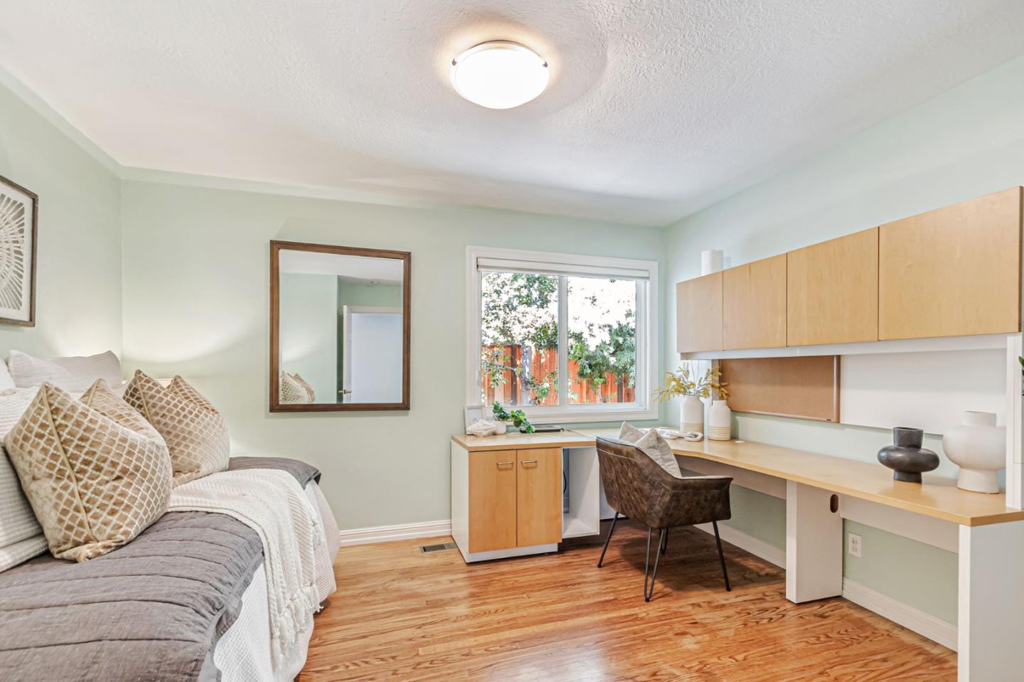 Detail Gallery Image 24 of 48 For 1402 Bedford Ave, Sunnyvale,  CA 94087 - 4 Beds | 3 Baths