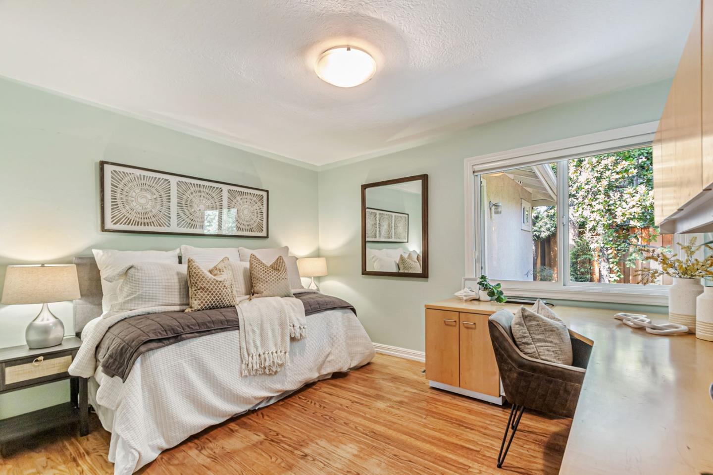 Detail Gallery Image 25 of 48 For 1402 Bedford Ave, Sunnyvale,  CA 94087 - 4 Beds | 3 Baths
