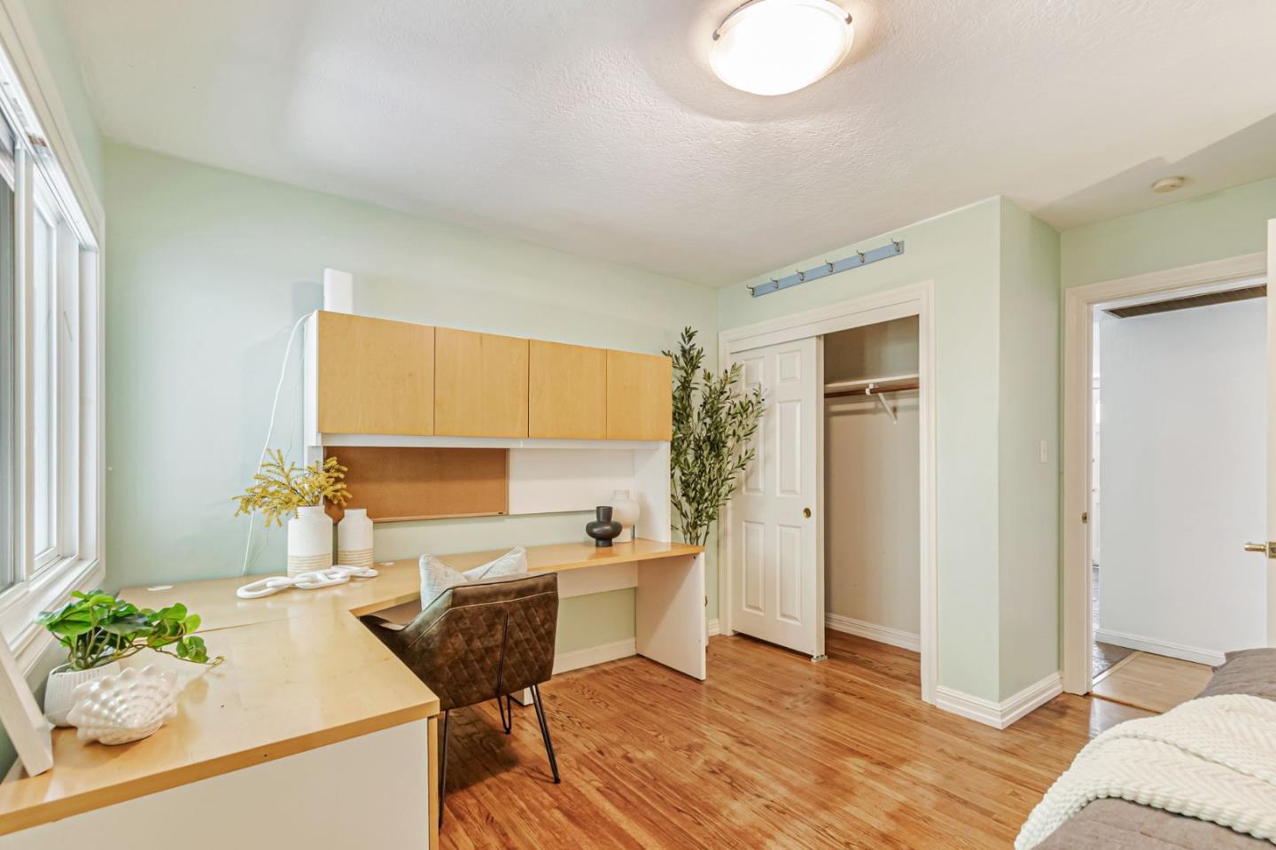 Detail Gallery Image 26 of 48 For 1402 Bedford Ave, Sunnyvale,  CA 94087 - 4 Beds | 3 Baths