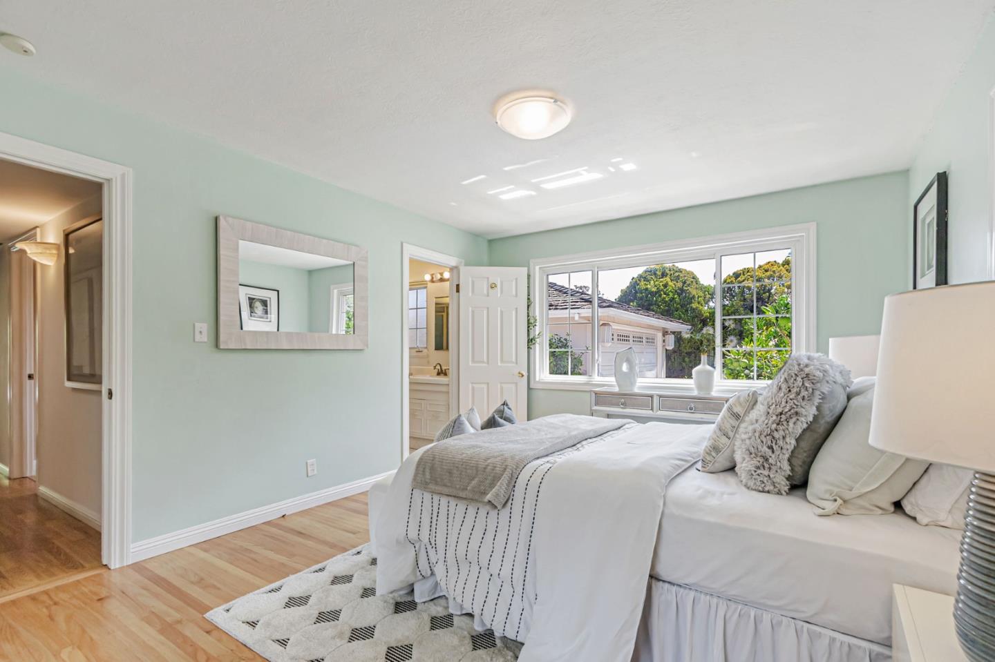 Detail Gallery Image 28 of 48 For 1402 Bedford Ave, Sunnyvale,  CA 94087 - 4 Beds | 3 Baths