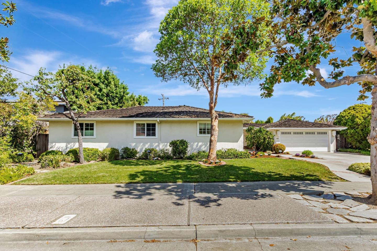 Detail Gallery Image 3 of 48 For 1402 Bedford Ave, Sunnyvale,  CA 94087 - 4 Beds | 3 Baths