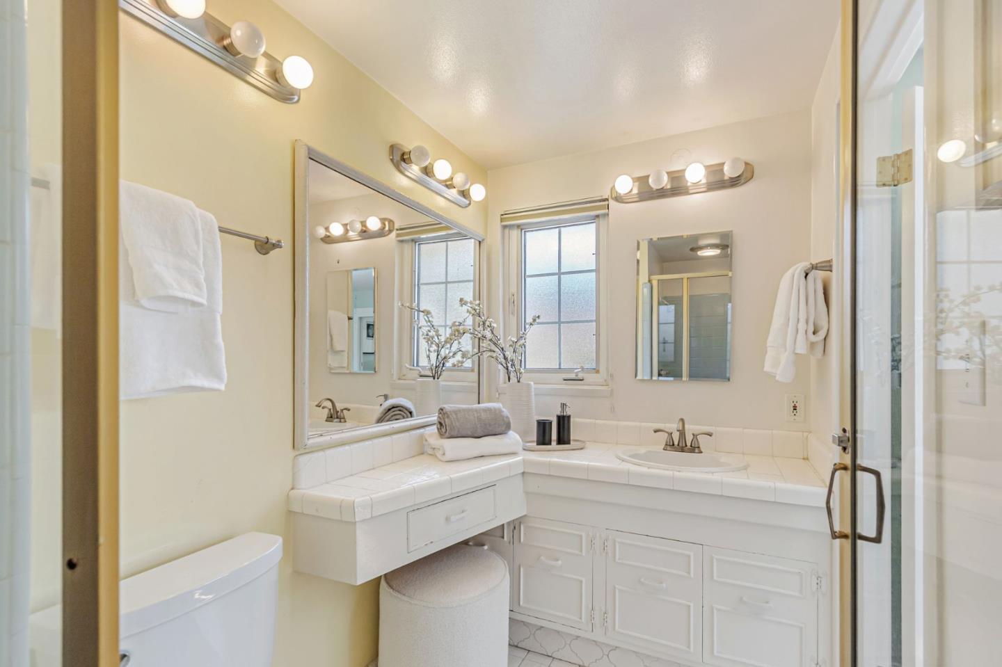 Detail Gallery Image 36 of 48 For 1402 Bedford Ave, Sunnyvale,  CA 94087 - 4 Beds | 3 Baths