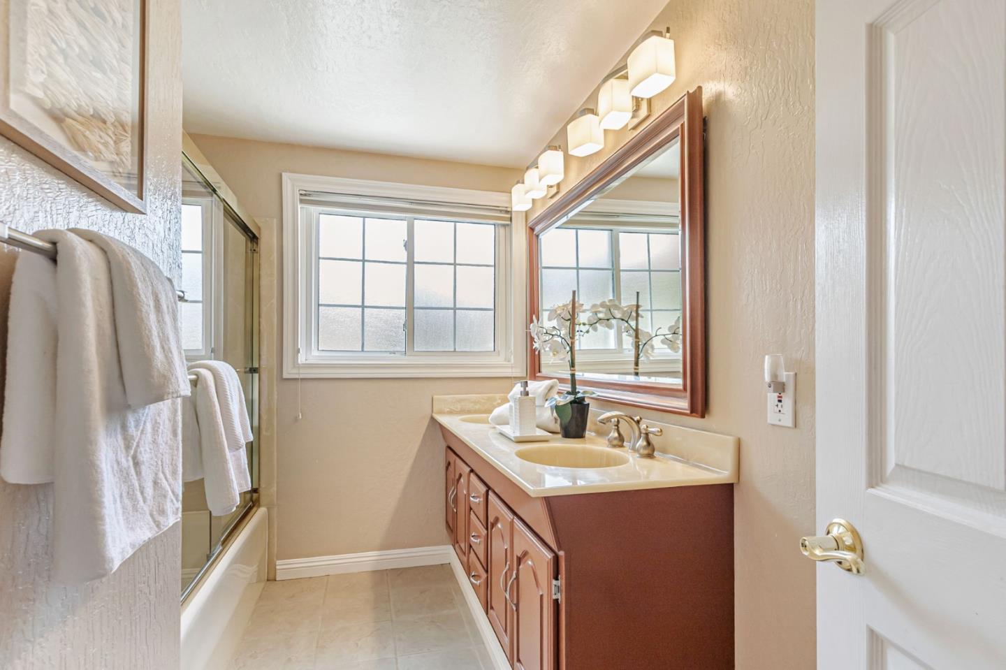 Detail Gallery Image 37 of 48 For 1402 Bedford Ave, Sunnyvale,  CA 94087 - 4 Beds | 3 Baths